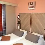 Otel La Tour Du Loup 3*