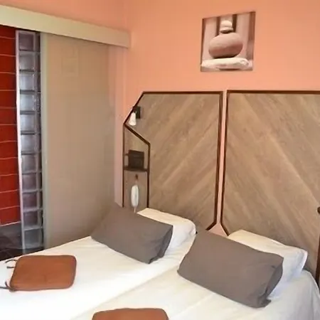 Hotel La Tour Du Loup 3*