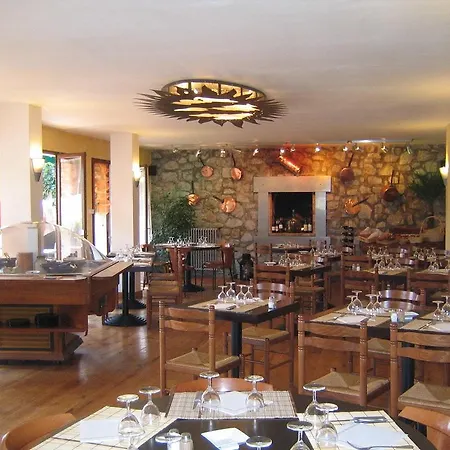 Hotel La Tour Du Loup