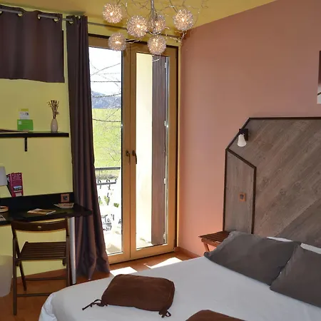 Hotel La Tour Du Loup 3*